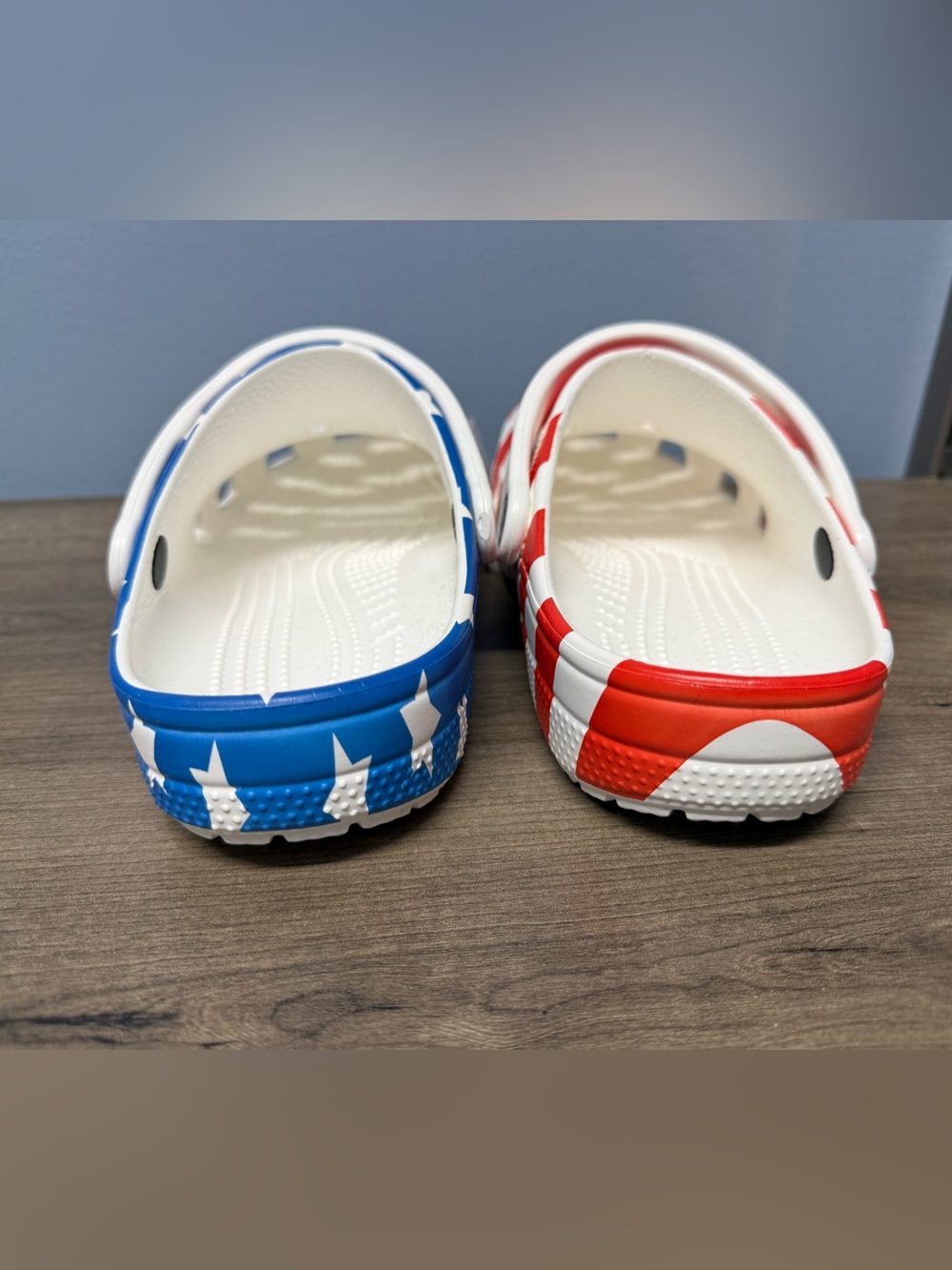 CROCS men’s 7 or women’s 9 Americana Star & Stripe Clogs in Red, White & Blue - Picture 4 of 6